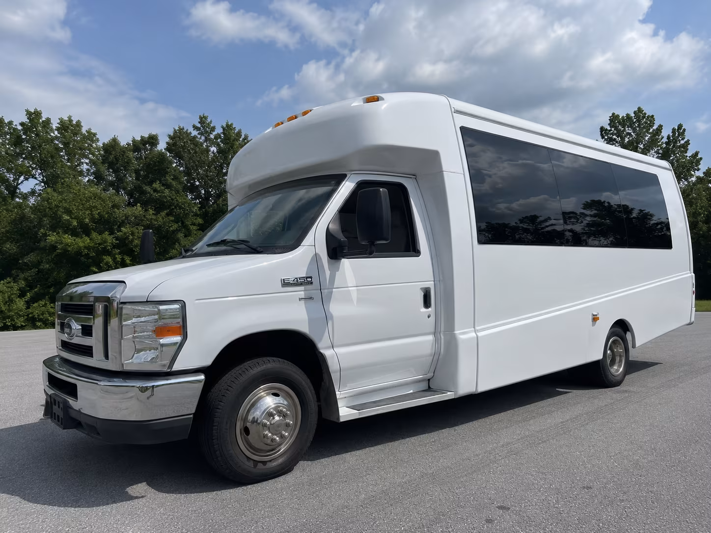 Yonkers Birthday, Sweet 16, & Quinceañera Transportation party bus exterior